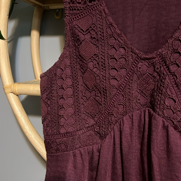 Burgundy V Neck Flowy Tank with Lace - Picture 2 of 5